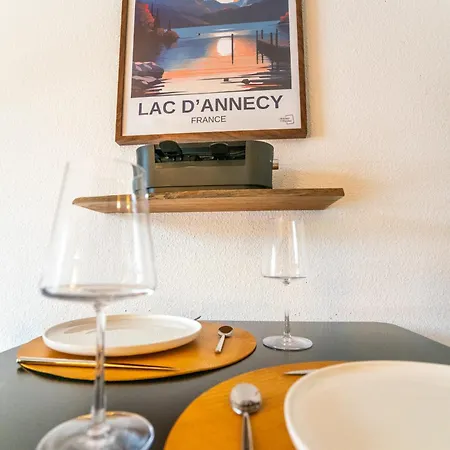 & Merci - Parking Et Proche Du Annecy